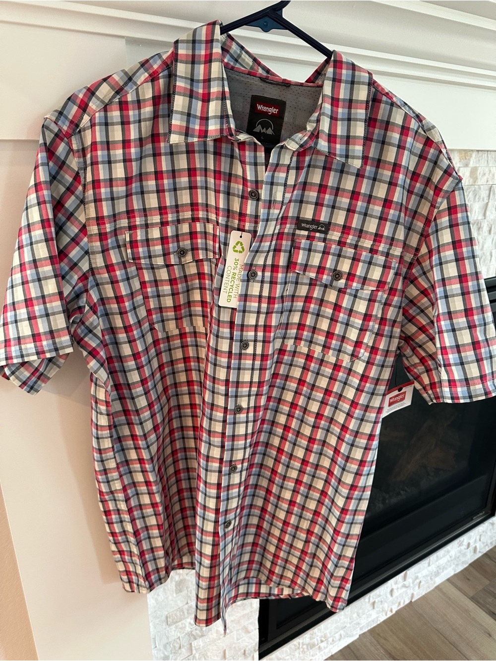 Wrangler Men's Short Sleeve Red & Blue Plaid Button-Up Shirt size large